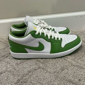 Nike Air Jordan 1 SE Low white & green sneakers